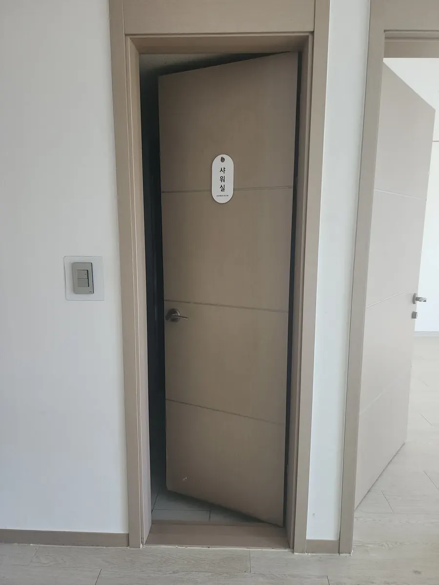 샤워실 문 교체 — 샤워실 기존 문짝